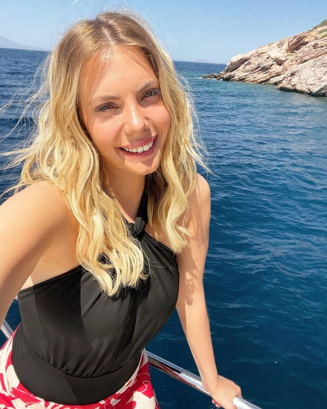 Ben taş değilim! Anıtkabir ziyaretinde gözyaşlarını tutamayan Eda Ece, gelen yorumlara tepki gösterdi 19